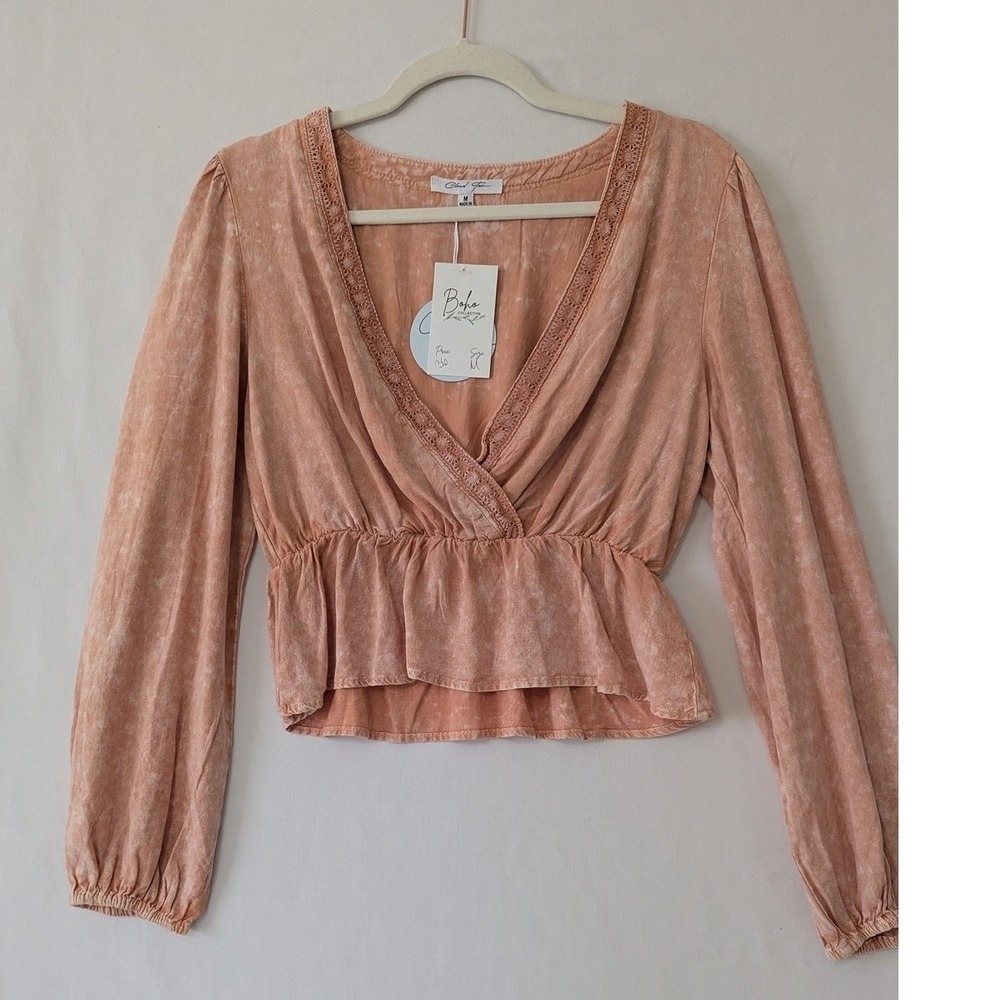 Cloud‎ Ten Womens Boho Surplus Crochet Neckline Cropped Peplum Top Size M Peach